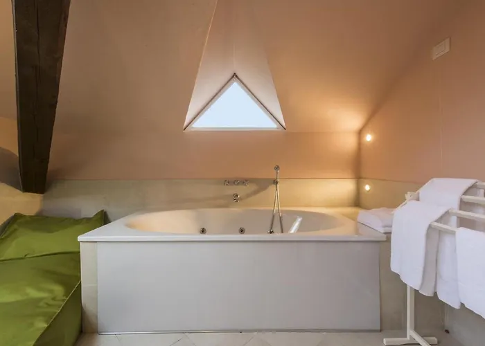 Angela Вилла Стреза